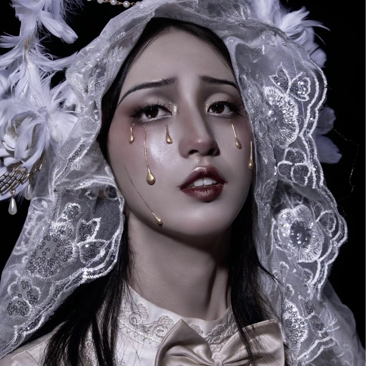 圣母泪仿妆金色泪滴妆容眼妆贴脸水珠泪珠泪痣脸部饰品拍照创意妆