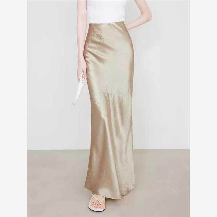 欧美风纯色缎面半身裙松紧腰手抓花纹长裙 Patterned satin skirt