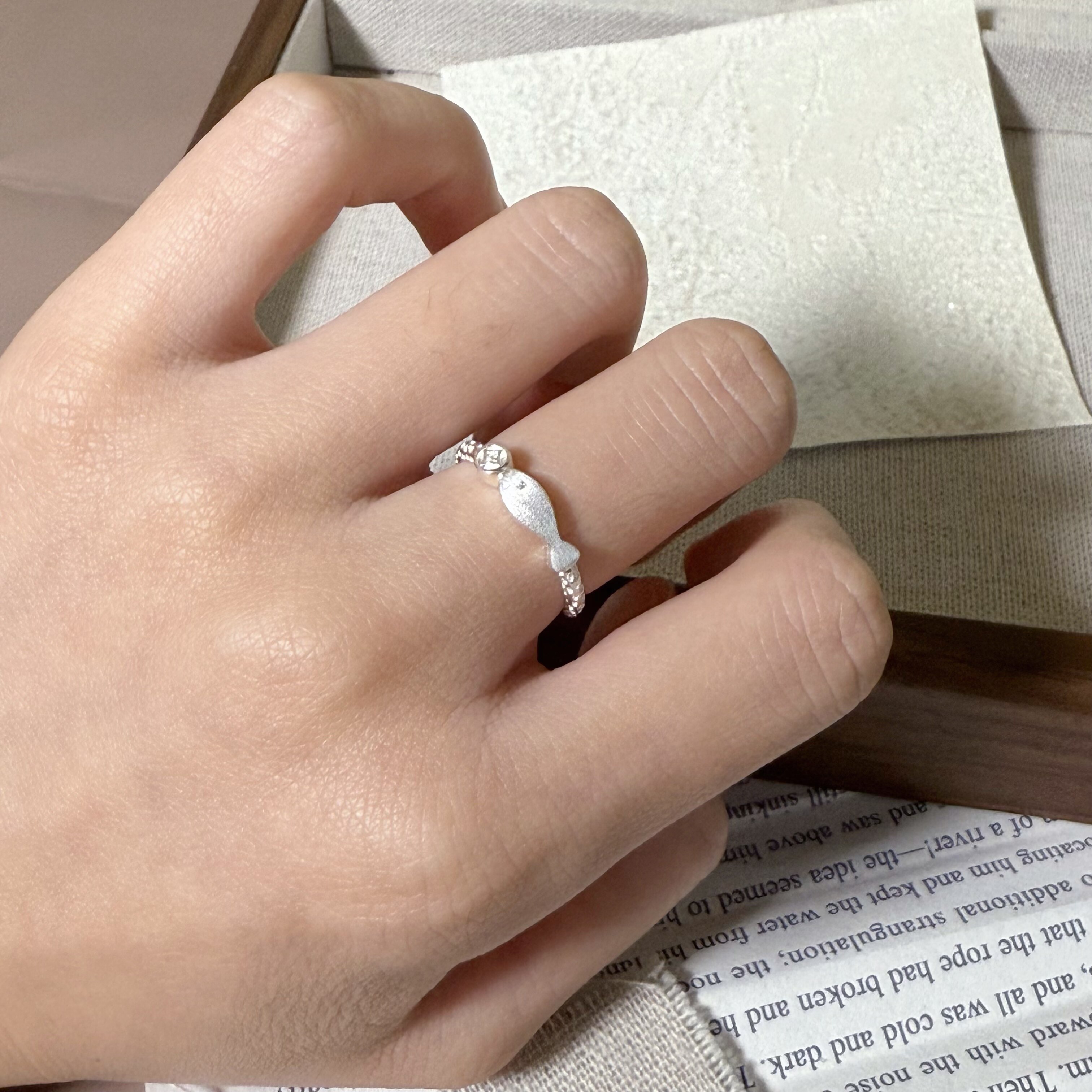 s999足银鱼吻泉鱼形戒指女开口可调节锆石指环百搭开口指环冷淡风