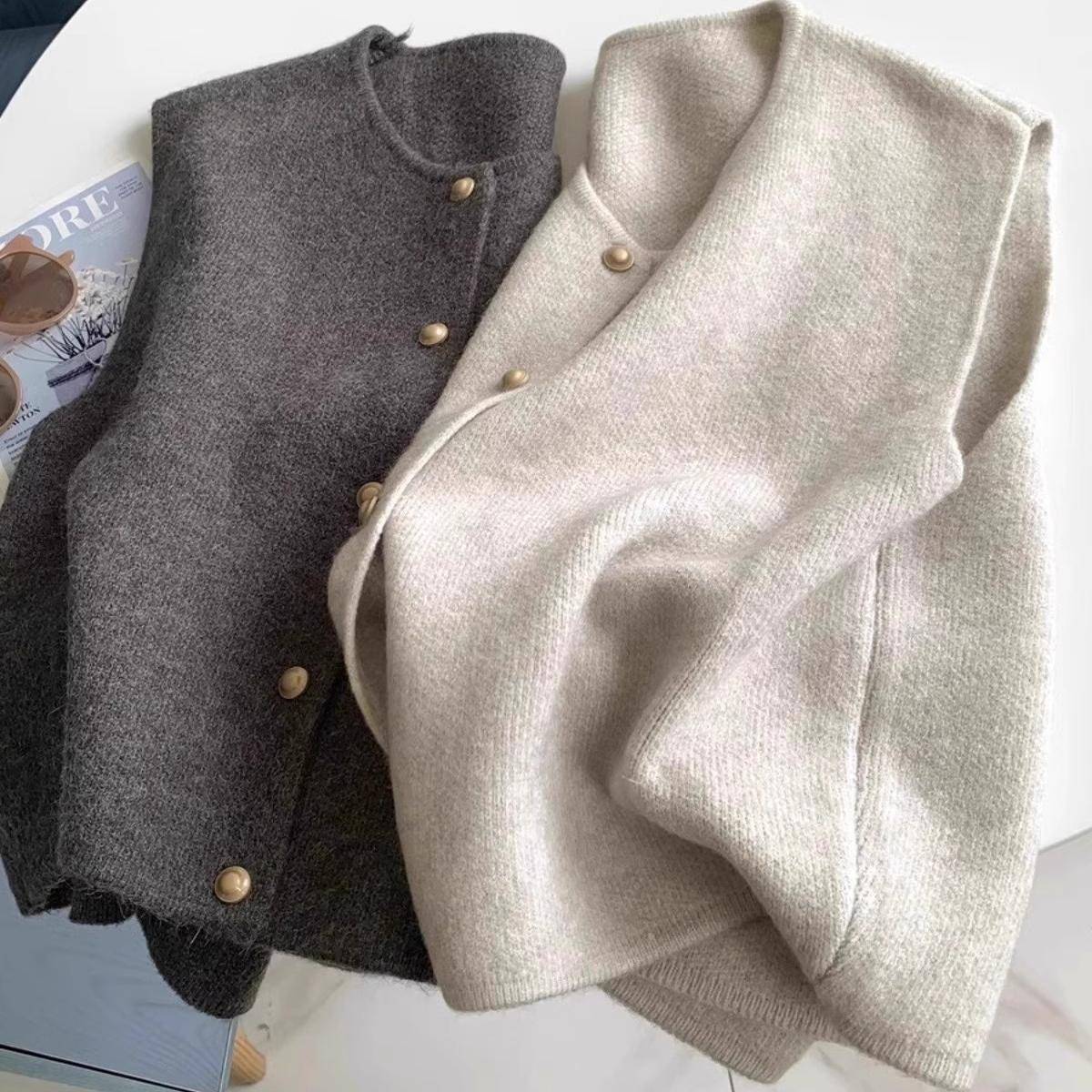 香港TIMO温柔系单排扣气质针织马甲背心女秋冬叠穿内搭坎肩上衣