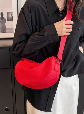 高级感日韩小包女2023新款红色斜挎包女休闲运动单肩包百搭饺子包