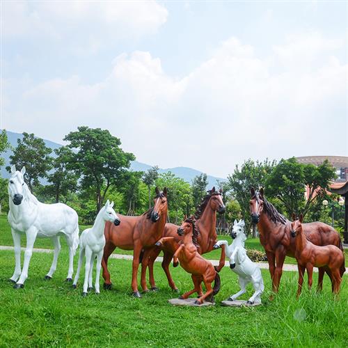 户外大型仿真马雕塑园林景观农场草坪落地装饰玻璃钢骏马模型摆件
