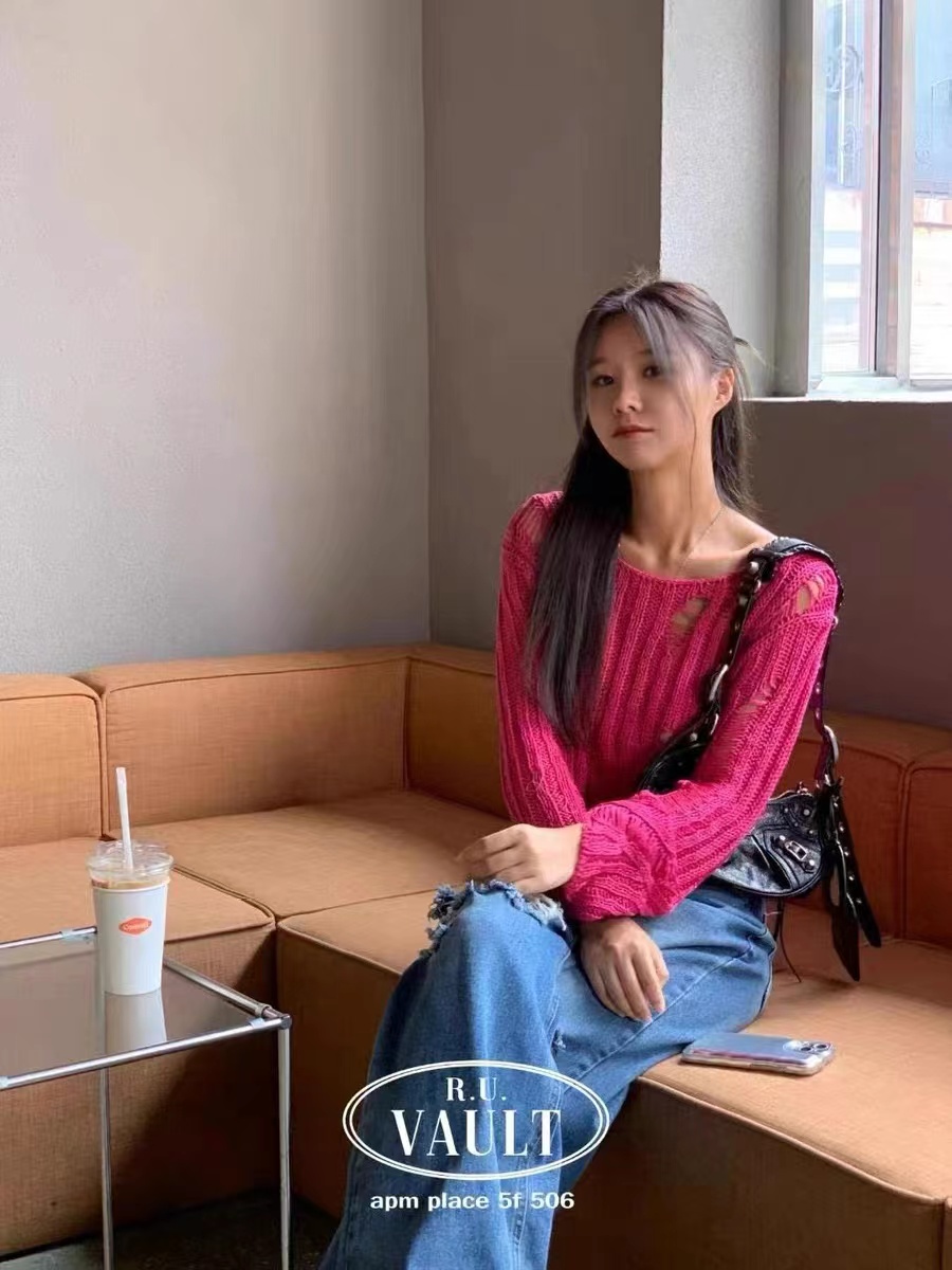 韩国代购vault破洞圆领针织衫