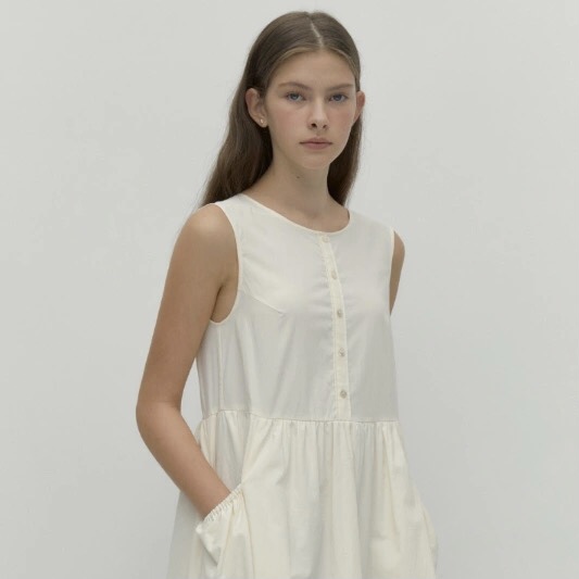 depound温柔风圆领白色连衣裙