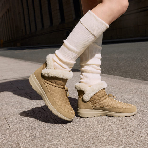 Skechers斯凯奇女士闪穿