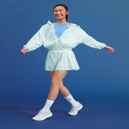 女子户外连帽抗UV防晒衣