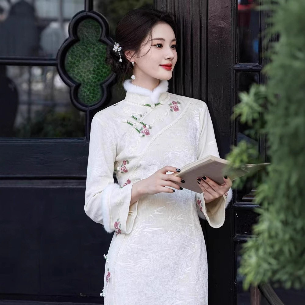 秋冬季旗袍改良年轻款少女新中式2025新款绝美加绒连衣裙日常可穿
