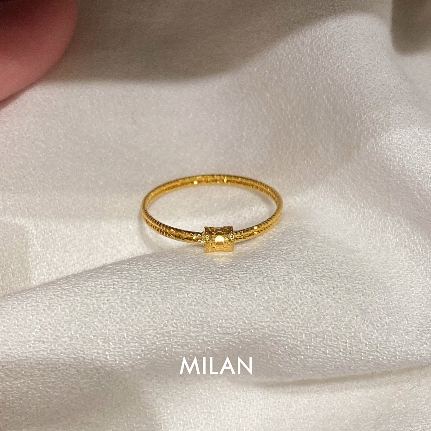 细闪金色碎冰冰小蛮腰素圈戒指女图片
