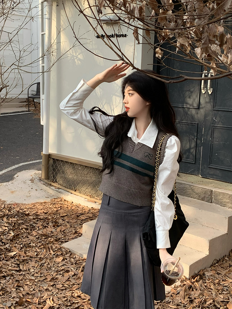 鱼丸与面 美式复古学院风条纹针织马甲叠穿百搭v领刺绣背心早春女