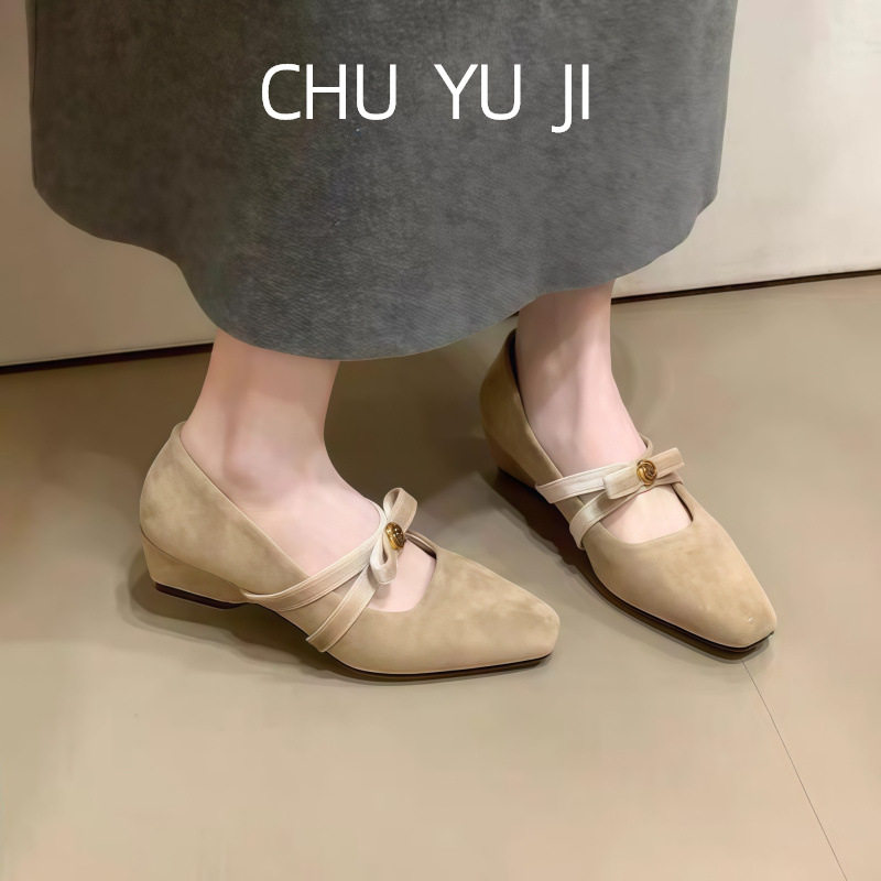 初遇季2026年复古一字带粗跟蝴蝶结韩版山茶花单鞋新款绒面玛丽珍