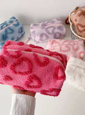 Hisocute学生毛绒笔袋少女手提爱心文具收纳袋简约便携化妆品包包