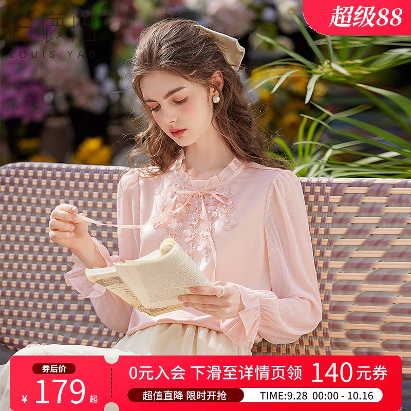 白鹿语优雅木耳边立体花朵衬衫图片