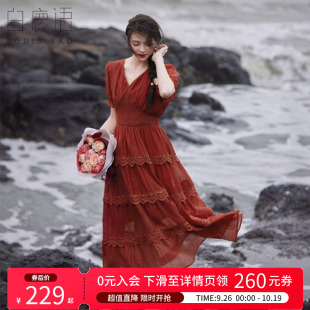 白鹿语红色拼接花边蛋糕长裙25夏新时尚 度假连衣裙 气质V领泡泡袖