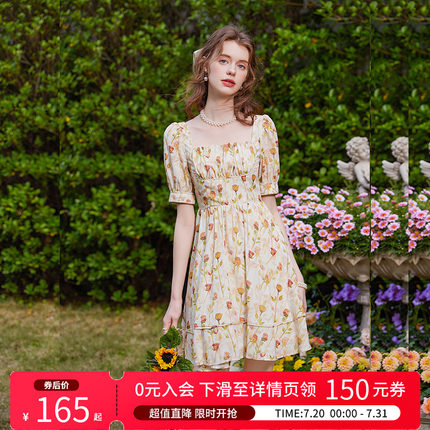 白鹿语温柔气质方领桔梗碎花裙夏款法式复古修身短袖连衣裙女
