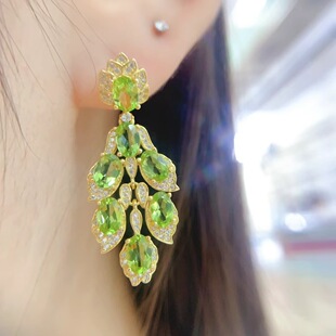 s925银镶嵌天然橄榄石耳钉晶体通透颜色鲜艳火彩十足成色一流时尚