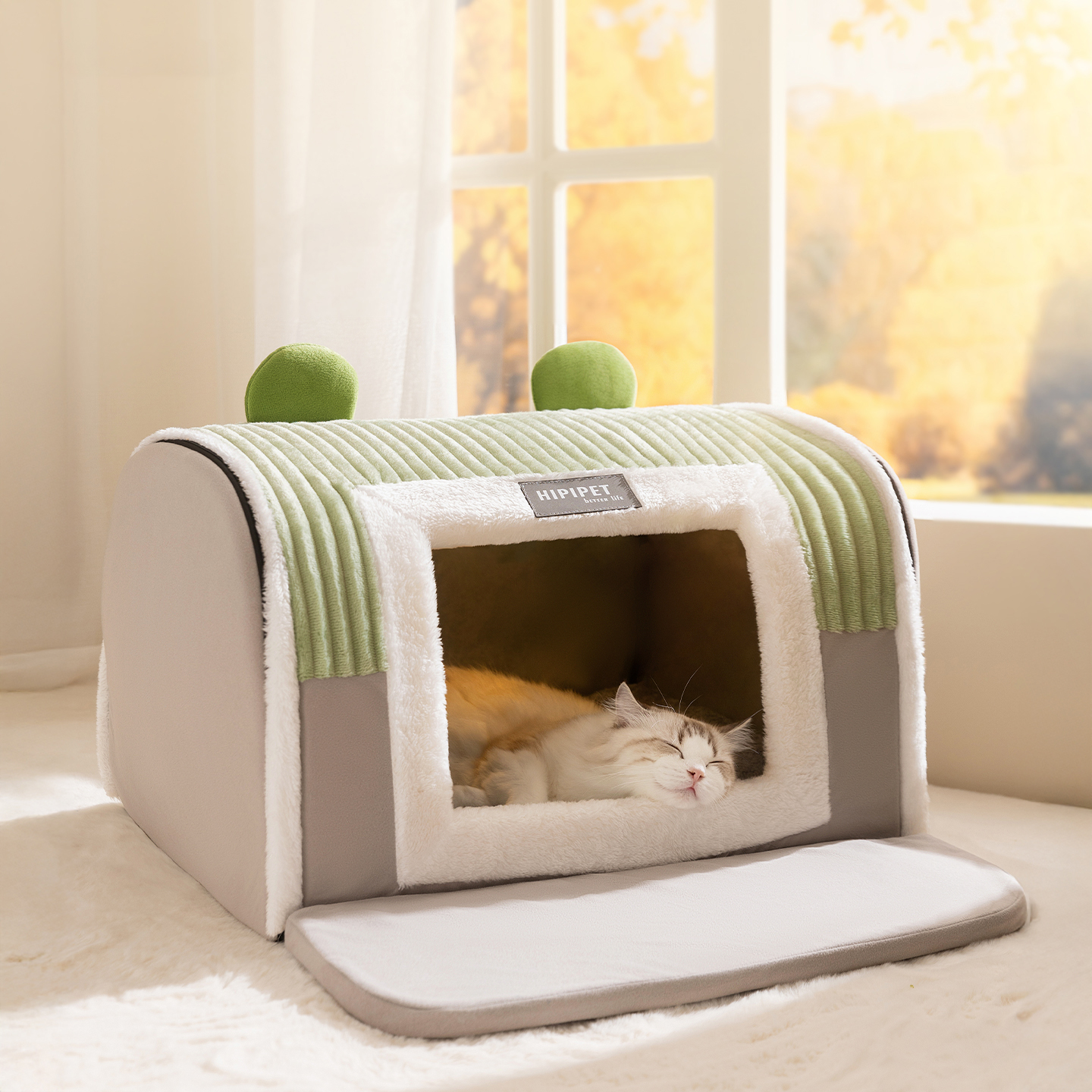 猫咪甜梦熟睡弧形房子