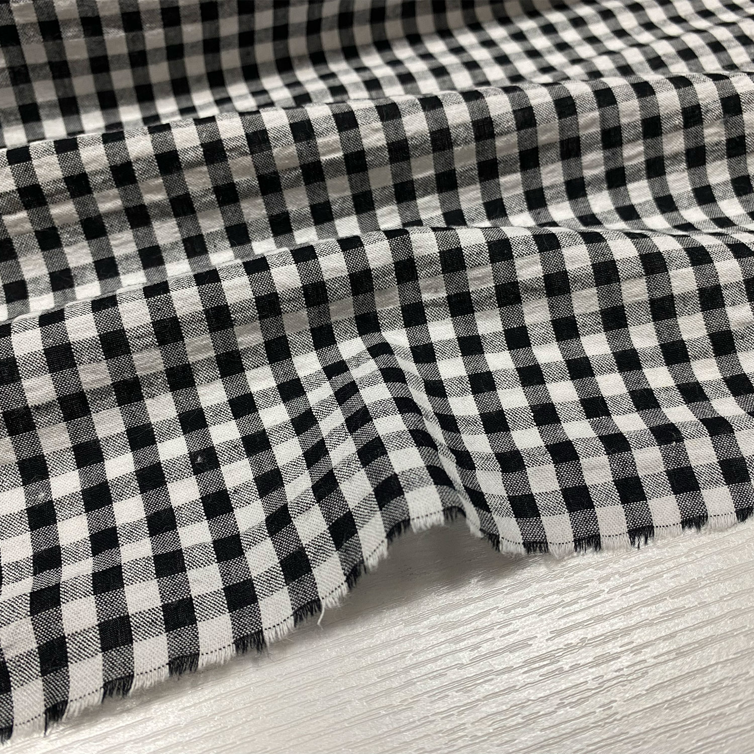 高端黑白格子全棉泡泡纱服装面料