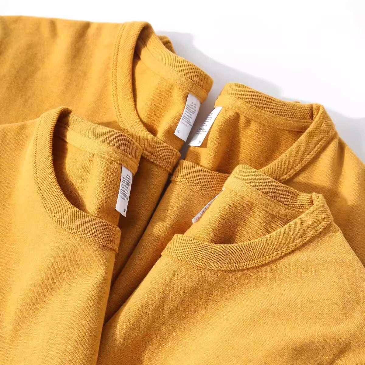 대외 무역 통관 아울렛 카운터는 봄과 가을에 유출된 미국 헤비급 새 순면 긴팔 티셔츠를 철수하고 픽업했습니다