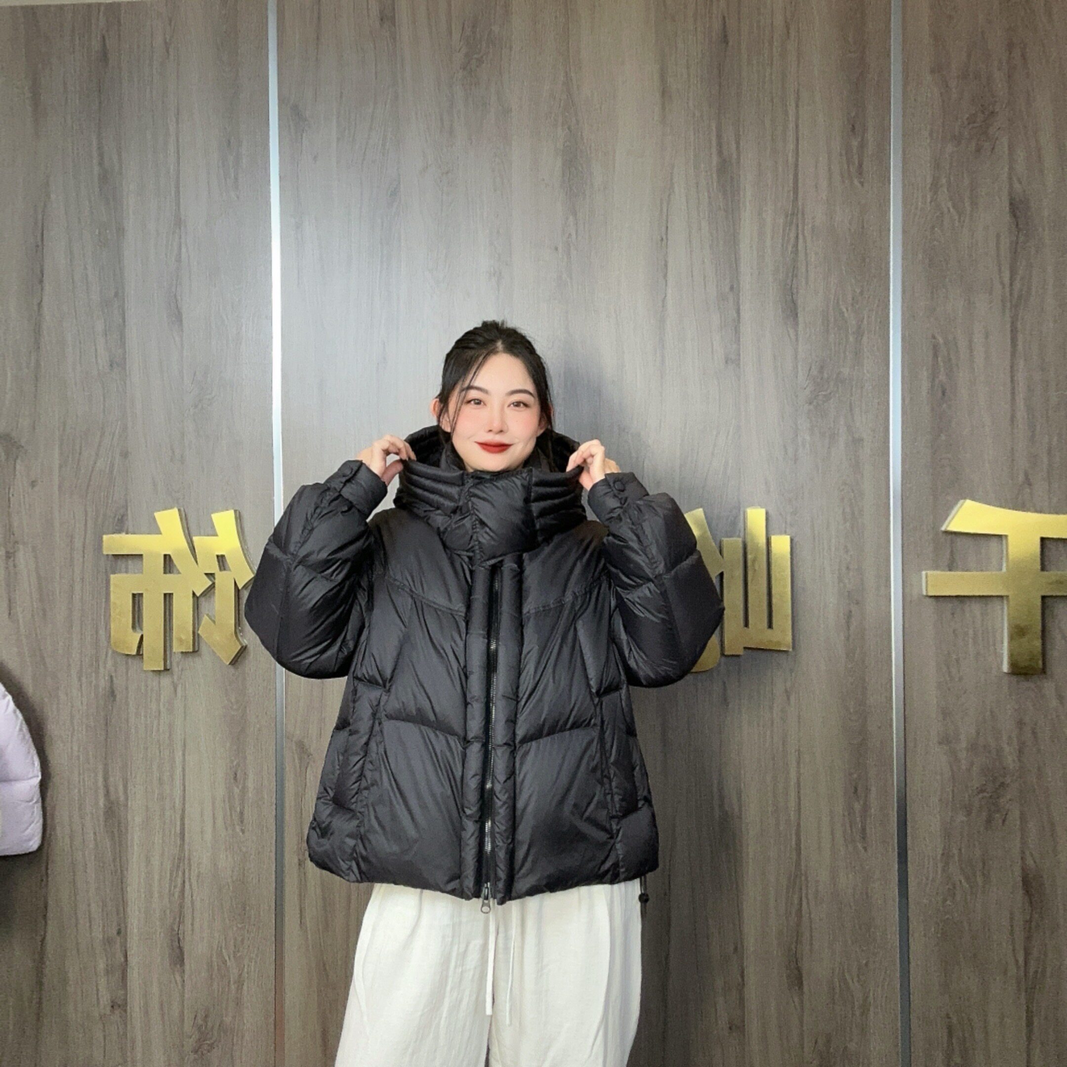 时风国际品牌羽绒服2026年新款时尚设计带帽加厚保暖外套550036