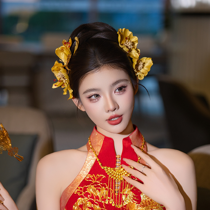 新娘黄色系仿真花极简百搭发饰小众国风高级大气龙凤褂敬酒服配饰