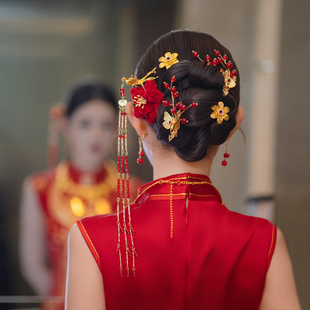 2025新款新娘红色系结婚发饰大气凤凰流苏精致绒花敬酒服仙美头饰