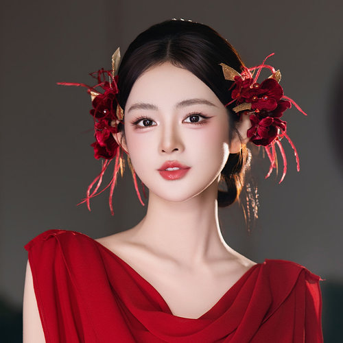 高级感新娘发饰红色羽毛简约气质晨袍敬酒服森系仿真花朵发夹配饰