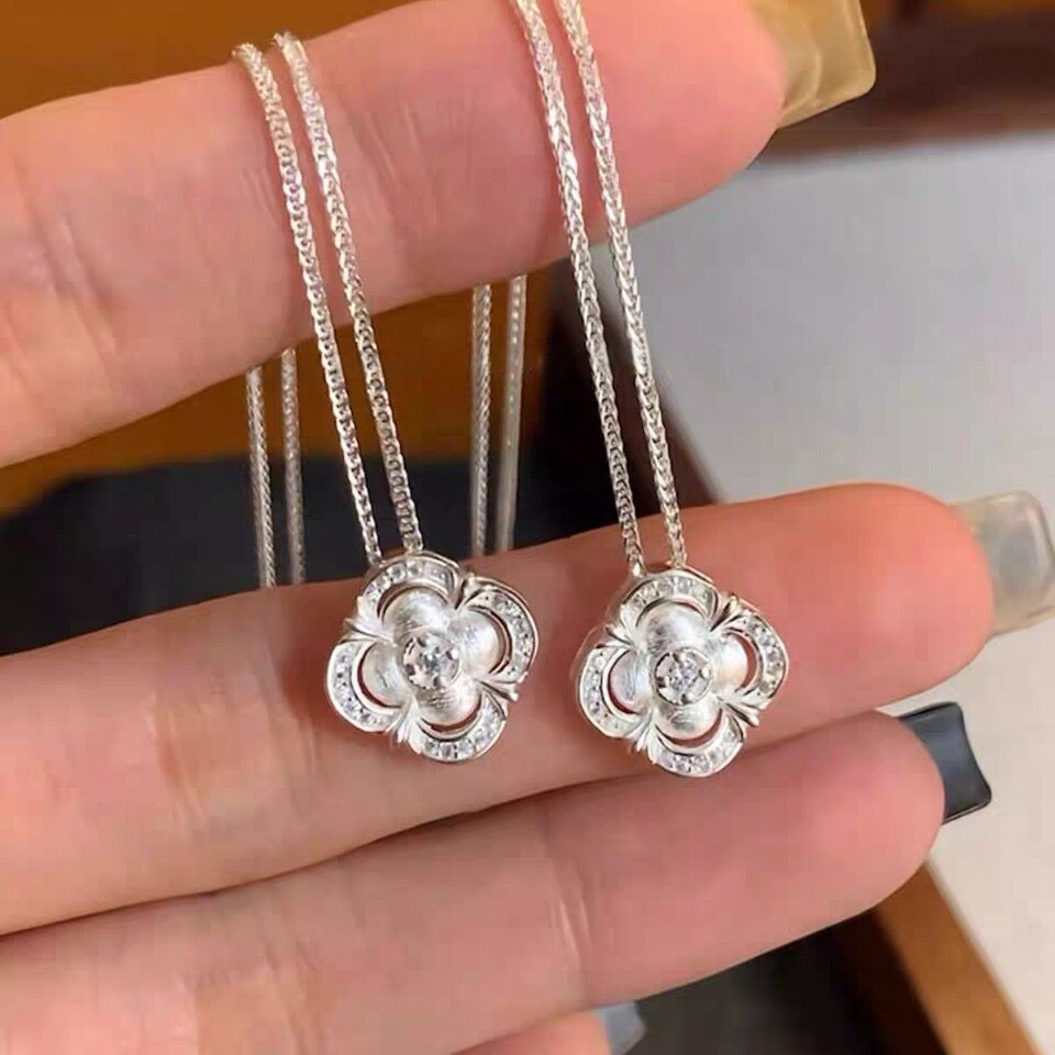 足银990拉丝梅花项链两色镶钻新中式小众精致吊坠百搭奢华锁骨链