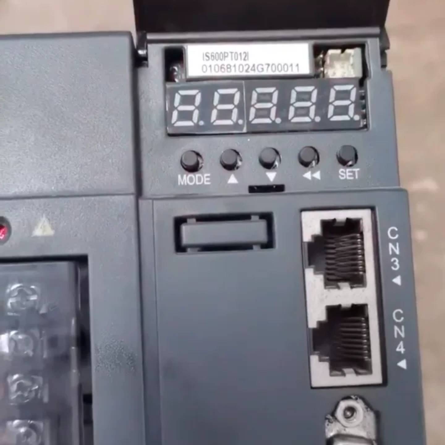 议价汇川3kw伺服驱动器IS600PT012I，能通电，但是显示可维修翻新