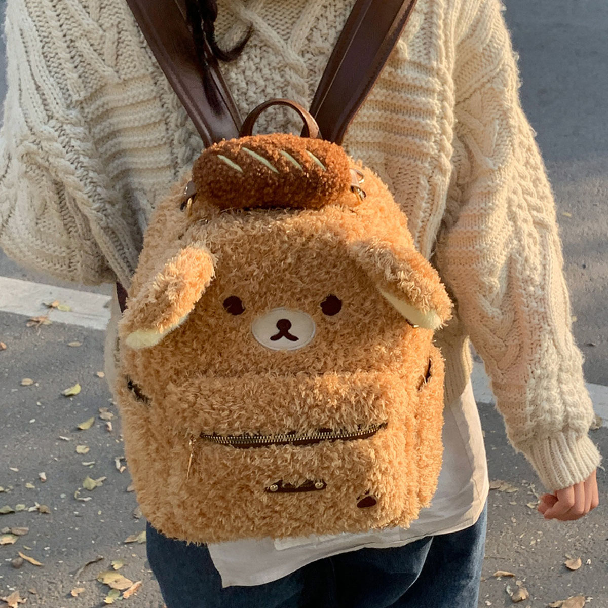 面包熊毛绒双肩包女冬季新款可爱卡通韩版时尚学院风大学生背包