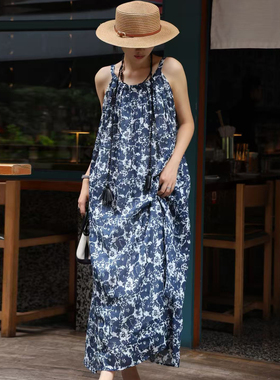 设计师精致苎麻蓝色碎花连衣裙夏季新款女装法式复古宽松吊带长裙