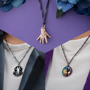 Wednesday星期三周边小东西断手项链奈弗莫尔学院吊坠小狼女项链