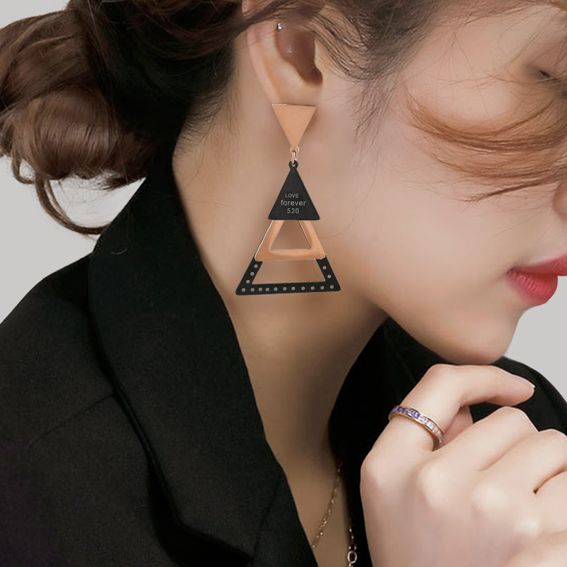 多层玫瑰金三角耳坠镂空撞色字母耳饰韩系时尚钛钢夸张双色耳环女
