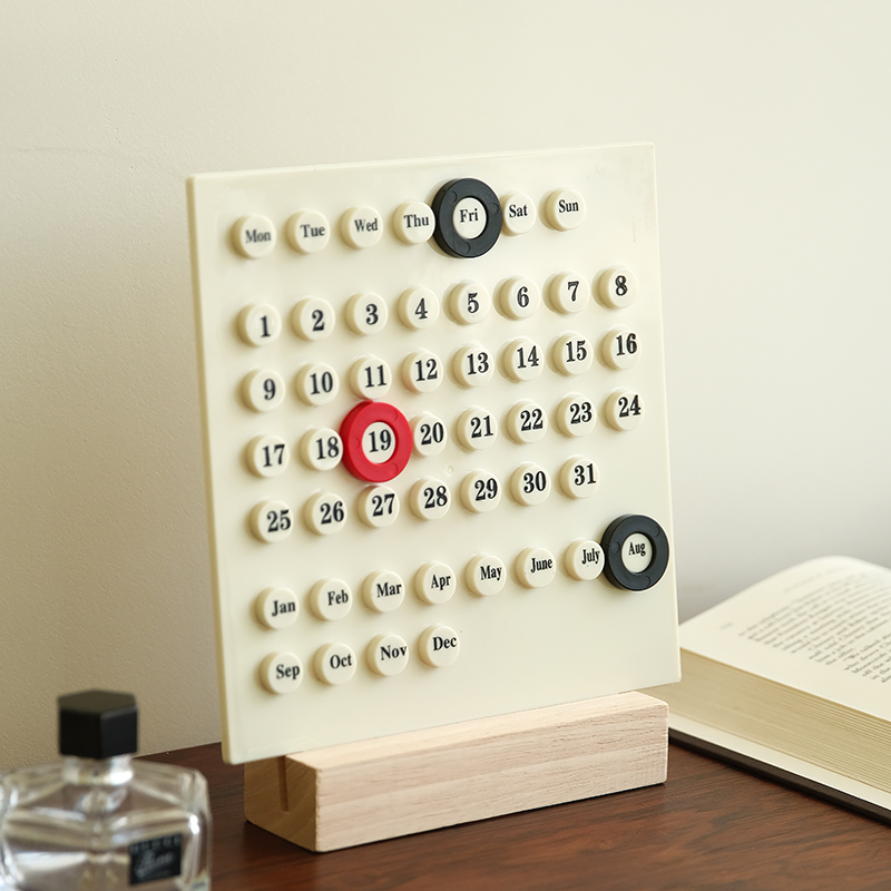 ladylike复古奶油色套圈圈台历