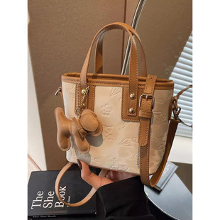 名牌超火小包包女式2025新款潮小众百搭斜挎包上班通勤手提水桶