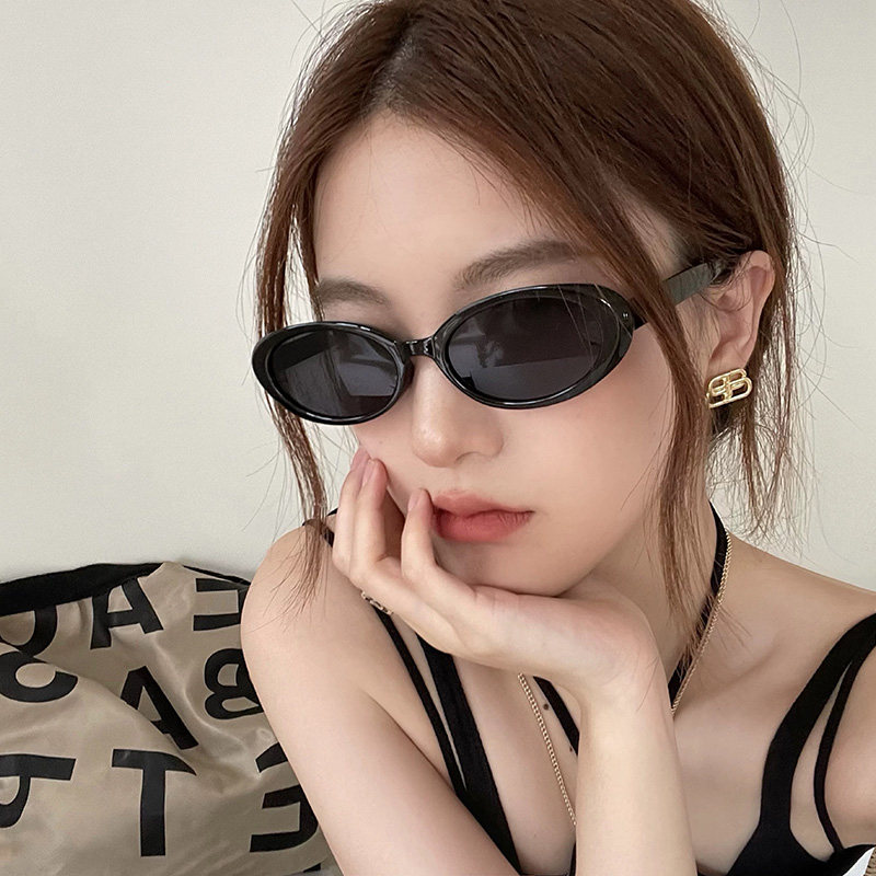 复古黑框猫眼墨镜女高级感夏季2024新款拍照海边防晒防紫外线潮