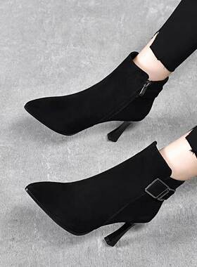 QVU~专柜品质！欧美风金属扣短靴女秋冬款洋气时尚尖头加绒瘦瘦靴