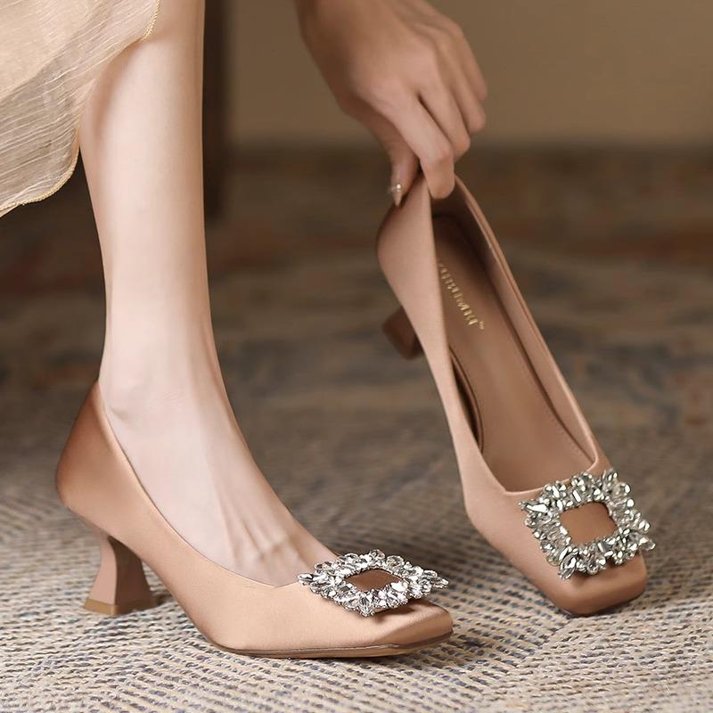 香港5cm绸缎高跟鞋女2024秋新款复古小方头浅口水钻中跟职业单鞋