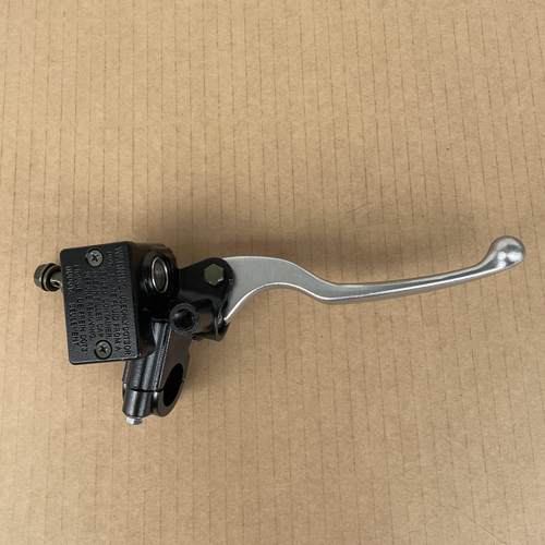 适用 轻骑铃木摩托车 UU125T-2 UY125T UE125T 前刹车泵 上泵