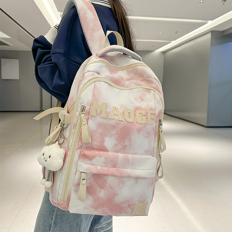 大容量暗纹宽背带百搭背包