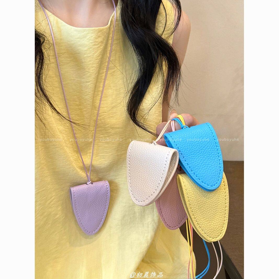 挂脖眼镜夹多巴胺磁吸皮革挂脖眼镜夹项链女墨镜挂绳装饰配饰长款