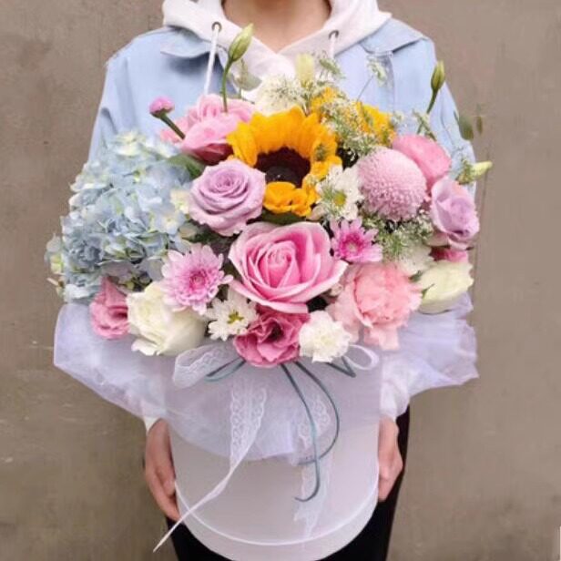 网红气球鲜花抱抱桶威海青岛烟台济南潍坊淄博泰安鲜花店同城速递