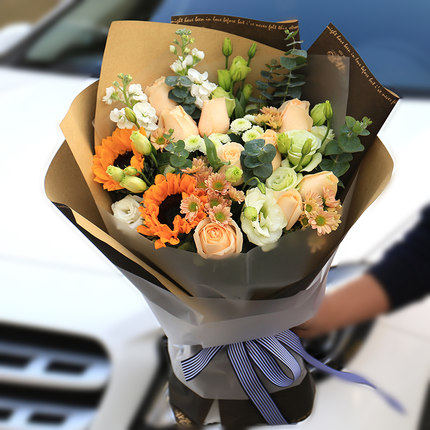 新款香槟玫瑰花束向日葵花束订鲜花速递生日同城配送南京芬得拉