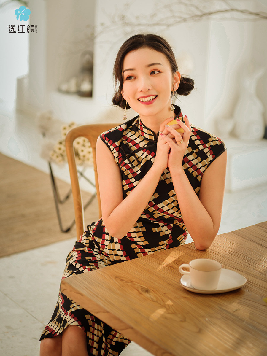 逸红颜 岚馨 2020春新款包肩袖中长款旗袍改良版连衣裙女修身复古