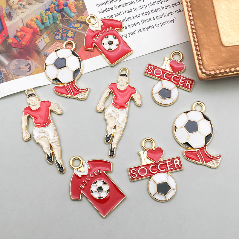1个新款滴油合金仿真运动员足球足球服吊坠挂件  diy自制饰品配件
