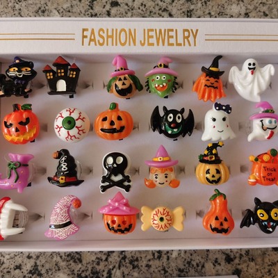 新款万圣节南瓜鬼头闪光指环圣诞儿童发光树脂戒指LED手指灯