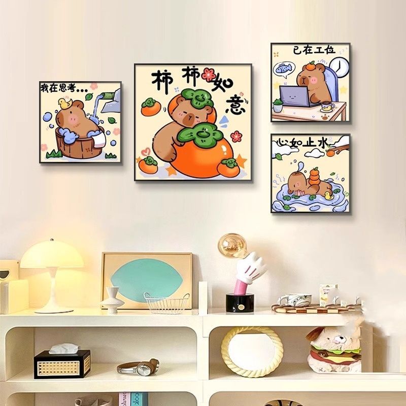 卡皮巴拉挂画小水豚周边海报可爱动物卡通装饰画儿童房卧室壁画