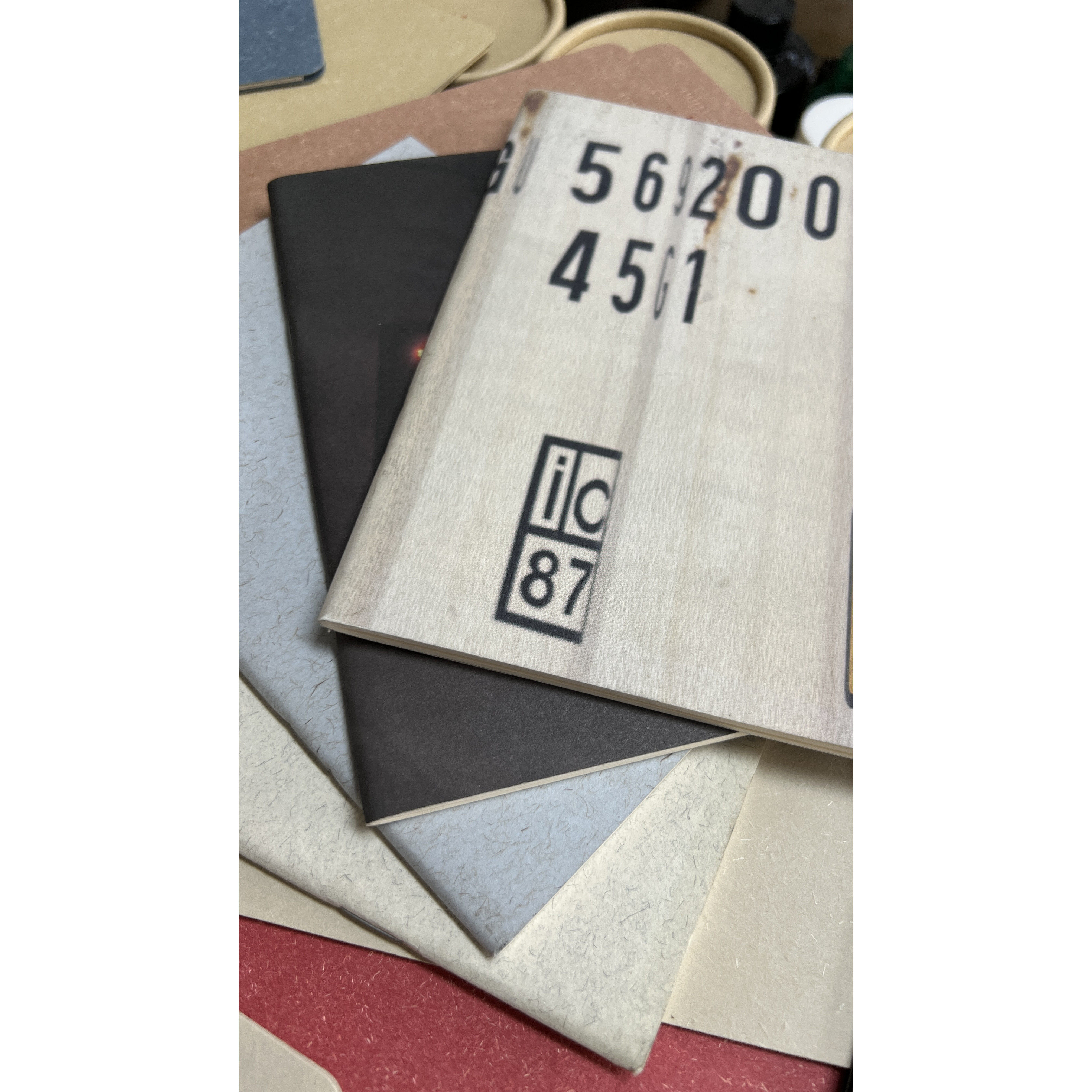 A6随身本方便携带内页空白设计纸张书写顺滑附赠原创钤印书签1张