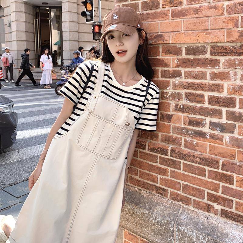 设计假两件条纹t恤拼接背带裙女夏新款休闲显瘦小个子甜美连衣裙