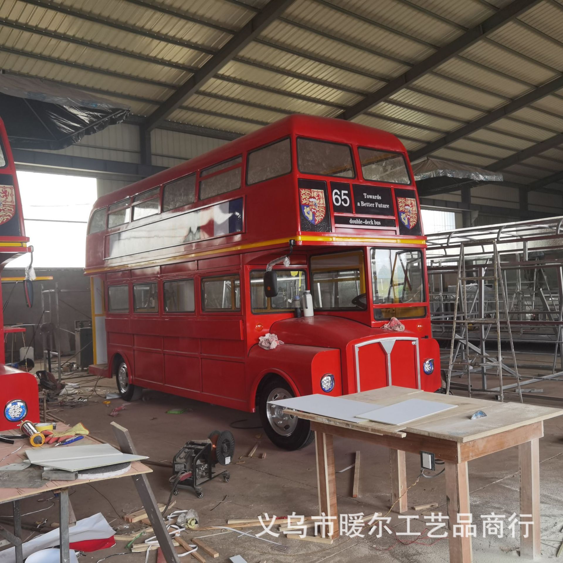英伦复古双层巴士摆件科技馆仿真场景道具制作房地产活动巡游车