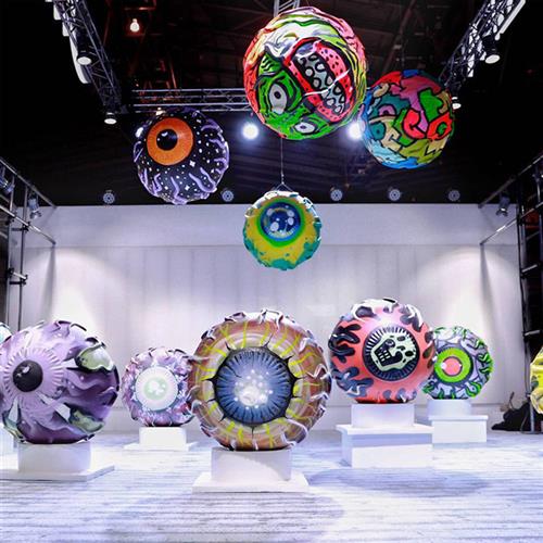 定制美陈橱窗陈列道具玻璃钢雕塑仿真大眼睛雕塑厂家定制